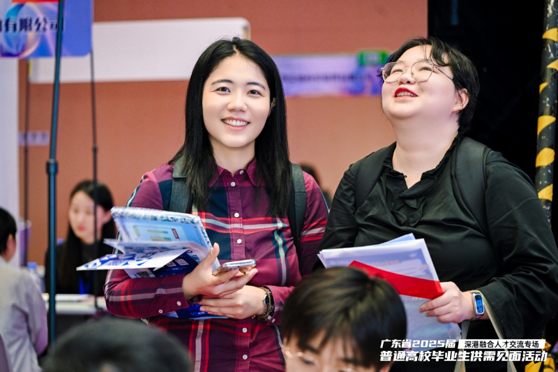 學(xué)生們都認(rèn)為本次活動(dòng)是很好的平臺(tái)，提供了很多職業(yè)發(fā)展機(jī)會(huì)。