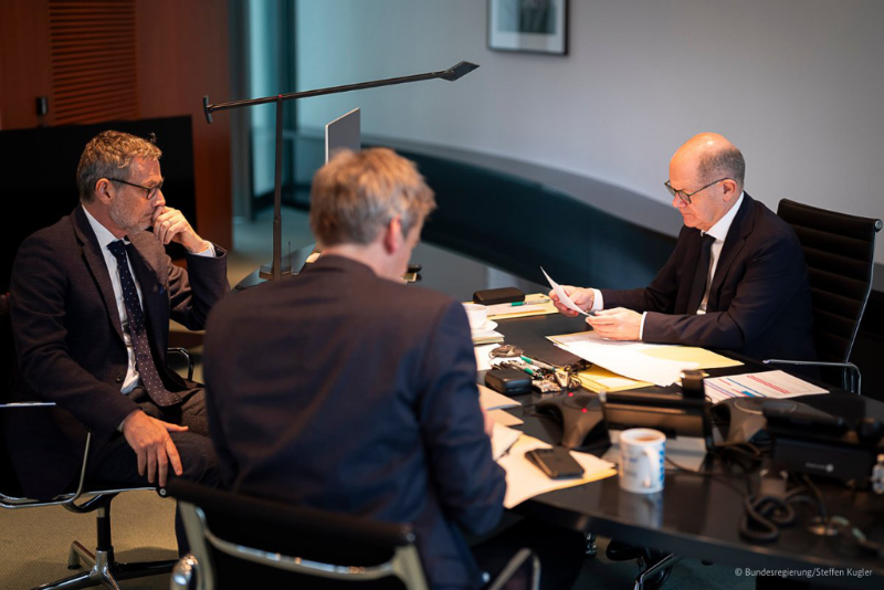 2024年11月15日，蕭茲與俄羅斯總統(tǒng)普京進(jìn)行電話會談。 德國總理官方帳號.png