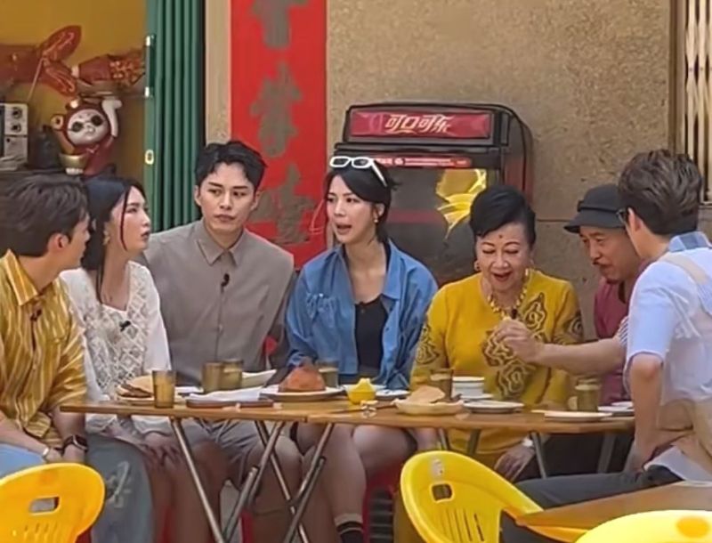 古明華和湯俊明坐鎮(zhèn)，不時(shí)招待香港藝人，例如薛家燕、陳曉華、何廣沛等。