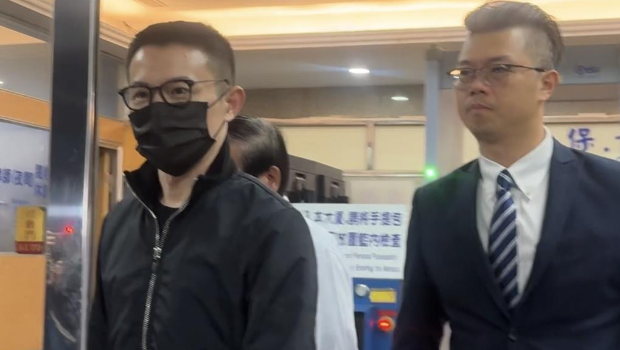 “88會(huì)館”負(fù)責(zé)人郭哲敏（左）因涉地下匯兌被羈押多日