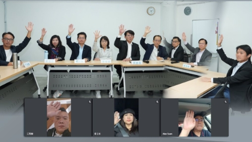 民眾黨中央委員會18日經(jīng)過投票，一致同意民眾黨主席柯文哲延長請假3個月。