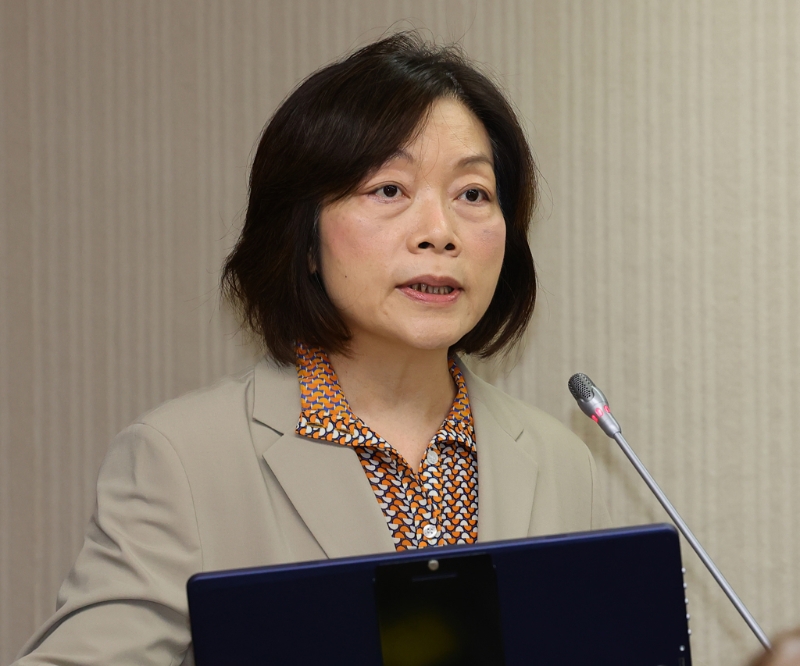 涉職場(chǎng)霸凌導(dǎo)致員工輕生的分署長(zhǎng)謝宜容，僅僅是調(diào)離現(xiàn)職接受調(diào)查，引爆怒火。