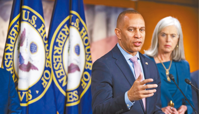 杰弗里斯成功連任民主黨眾院領(lǐng)袖。