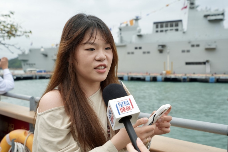 來自河南洛陽的劉小姐由旺角搭巴士來到一睹風(fēng)采。