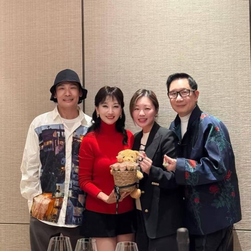 劉培基和杜德偉夫婦為趙雅芝慶生。