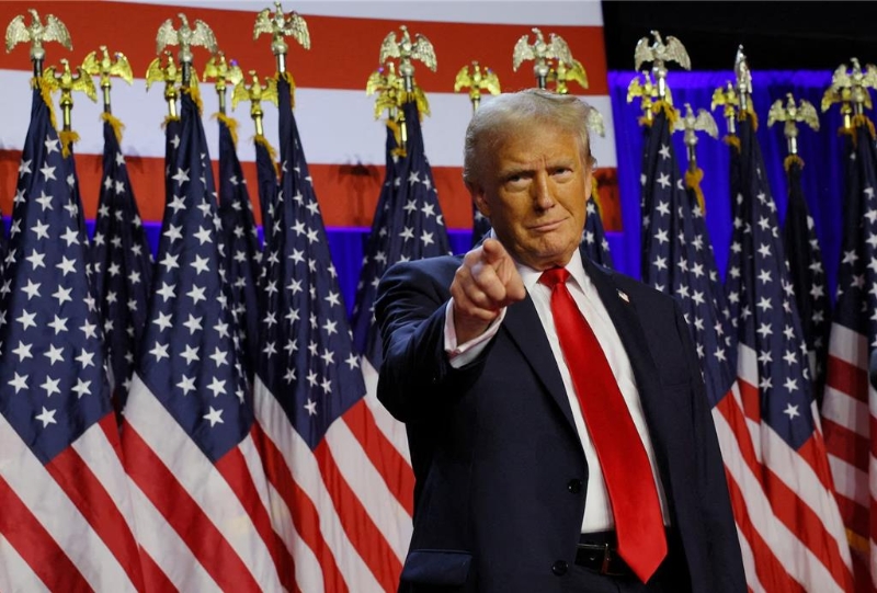 幾位消息人士告訴CNN，特朗普在佛州的海湖莊園俱樂部面試了多名候選人。有些人已退出競爭，但很快又被拋回，而特朗普也接到老朋友的電話詢問此事。