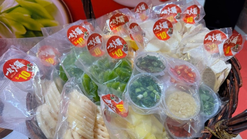 平日最怕預(yù)備火鍋調(diào)味配料，要洗要切又要買(mǎi)大量，身為媽媽的小編最「like」這個(gè)$10預(yù)切蔬菜組合！（圖片來(lái)源：《親子王》）