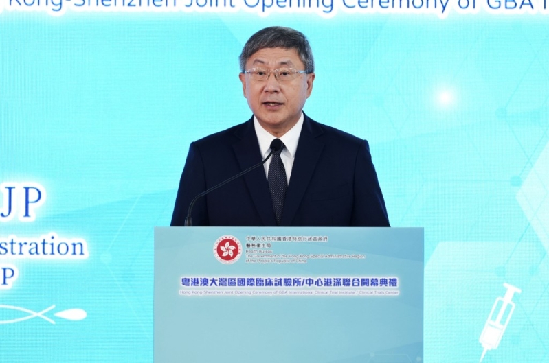 在陳國(guó)基離港期間，卓永興將署任政務(wù)司司長(zhǎng)。