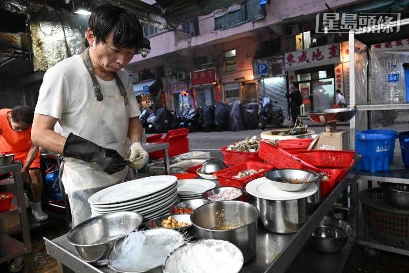 林先生指近十年獲網(wǎng)絡(luò)上不少人推薦，令游客生意變多，現(xiàn)時(shí)約有三分二客人為游客。