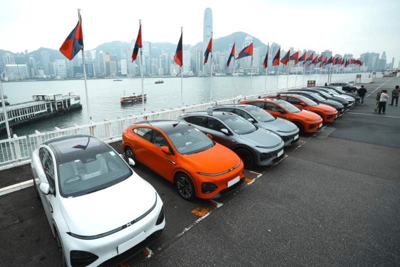 小鵬XPENG G6首個香港車主聚會，首先在香港地標景點尖沙咀海運大廈停車場天臺集合。