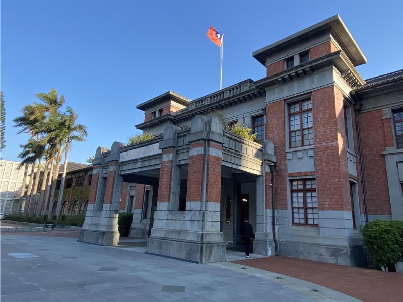 新竹市殯葬管理所也傳出霸凌羅生門，市議員田雅芳要求市府說清楚講明白，市府則表示相關(guān)陳情均已列管追蹤。