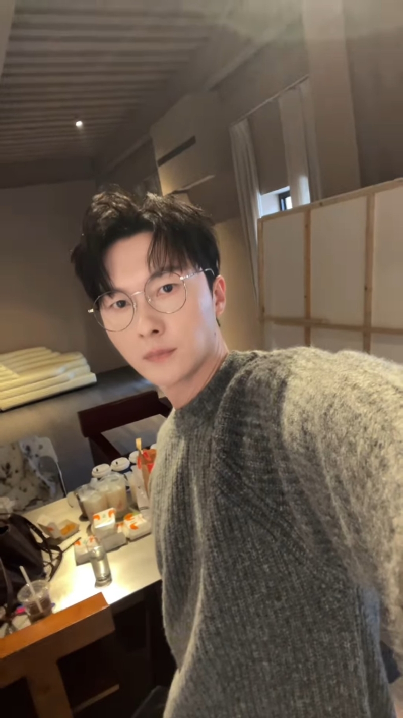 王浩信在11月10日，結(jié)婚周年前夕在IG只貼出一條工作影片。