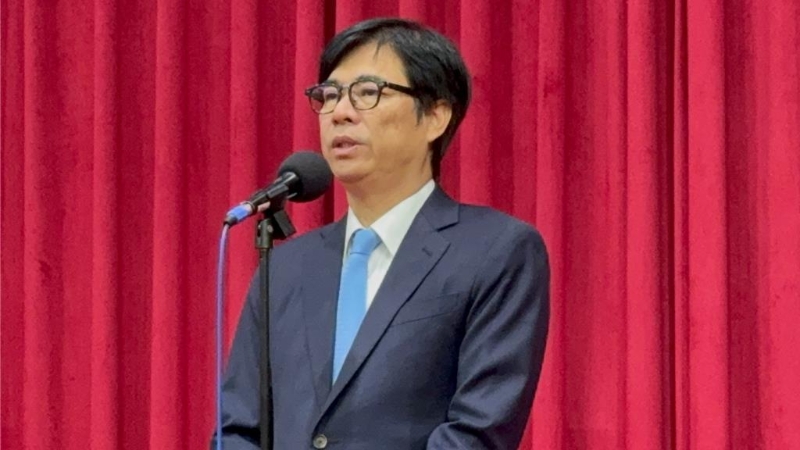 臺積電高雄2奈米廠今早舉行設(shè)備進(jìn)機(jī)典禮，宣告準(zhǔn)備進(jìn)入生產(chǎn)階段。不過，典禮低調(diào)進(jìn)行，全程不對外開放。高雄市長陳其邁今早在議會受訪時坦言，有受到邀請觀禮。