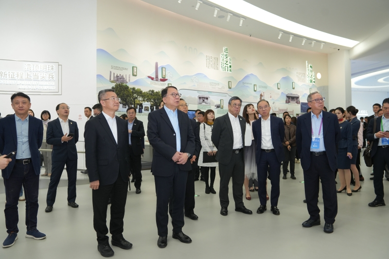 陳國(guó)基率代表團(tuán) 陳國(guó)基率代表團(tuán)