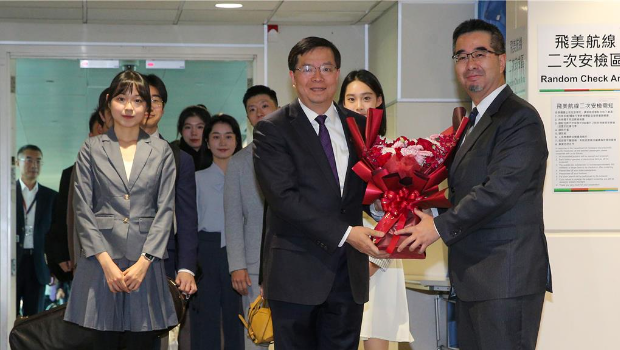 訪問團(tuán)抵臺(tái) 訪問團(tuán)抵臺(tái)