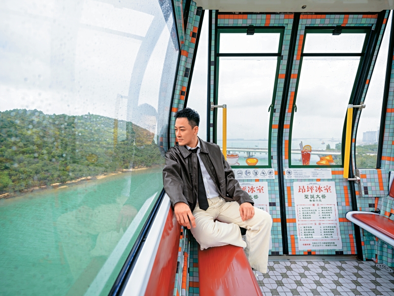 男神林峯，早前便率先搭上“港味濃”的世界級(jí)大自然纜車