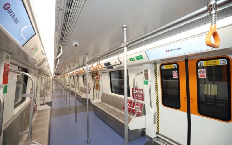 深圳地鐵13號線擬于年底通車。微博