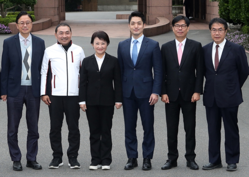 圖為陳建仁內(nèi)閣首次“行政院”院會，六都市長出席。