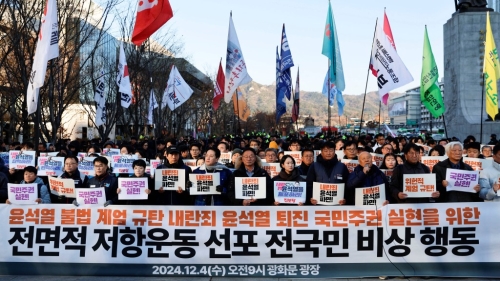 首爾人民在參加集會(huì)，要求總統(tǒng)尹錫悅下臺(tái)。 路透社