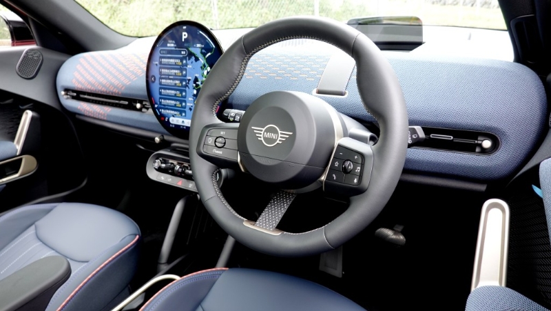 用上兩幅式真皮跑車軚盤，還有Favoured Style車廂配飾的加持