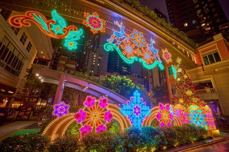 2.利東街圣誕燈飾盛況，長達27米的“幻影雪鹿”蕾絲燈光裝置（官方圖片）