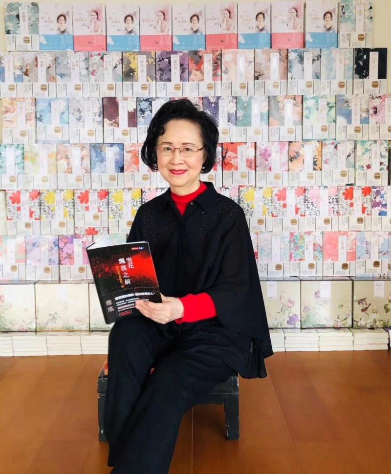 知名作家瓊瑤（本名陳喆）今日（4日）在新北市淡水區(qū)住家中逝世，救護(hù)人員獲報(bào)到場，發(fā)現(xiàn)她已無呼吸心跳，明顯死亡未送醫(yī)，終年86歲。