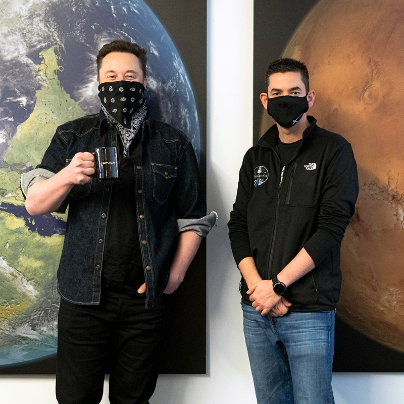 艾薩克曼（右）與馬斯克是密切合作伙伴。