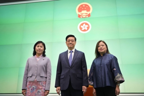 左起：陳美寶、李家超、羅淑佩。 吳艷玲攝