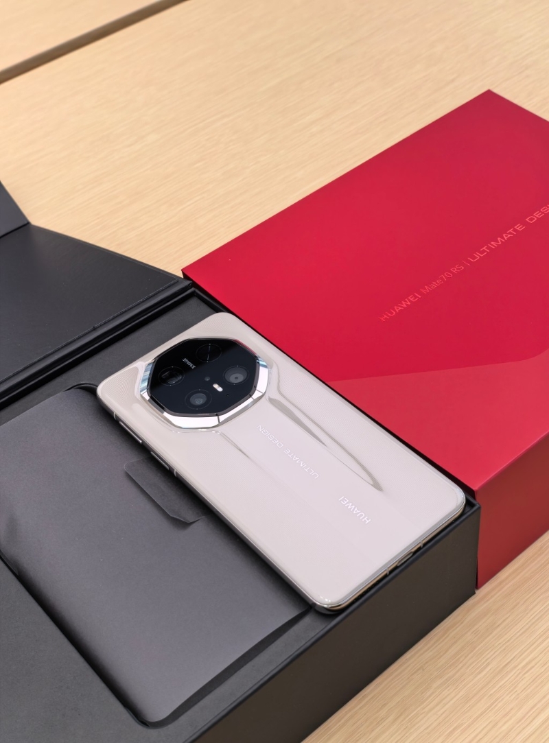 華為預(yù)載純血鴻蒙系統(tǒng)的新手機(jī)Mate70系列今早開(kāi)售。微博