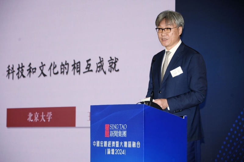 王博表示，香港一直尋找自身定位，而內(nèi)地及香港合作發(fā)展將會(huì)令彼此變得更好。