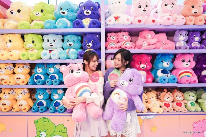 場內(nèi)的期間限定店，分階段帶來逾300款周邊產(chǎn)品。