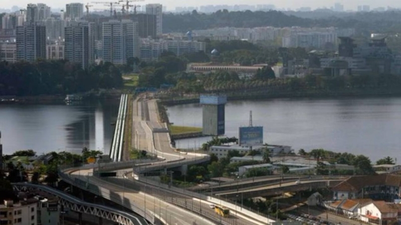 馬來西亞新山毗鄰新加坡，圖為連接兩地的新柔長堤。