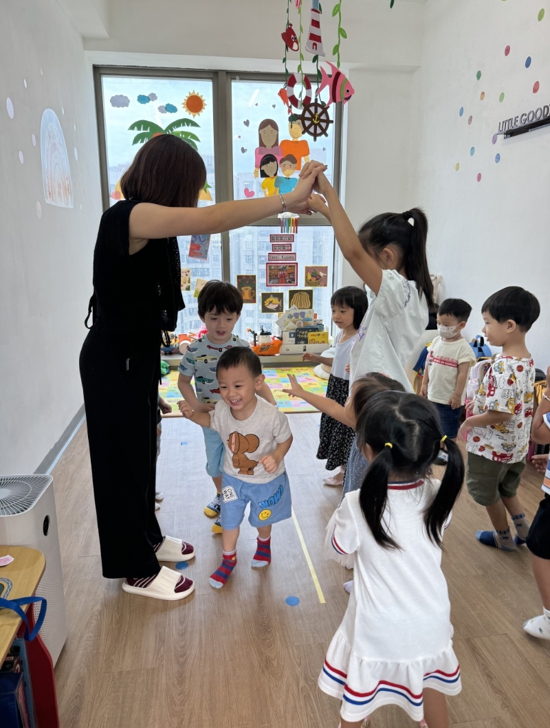 透過群體活動，提升小朋友的社交發(fā)展。