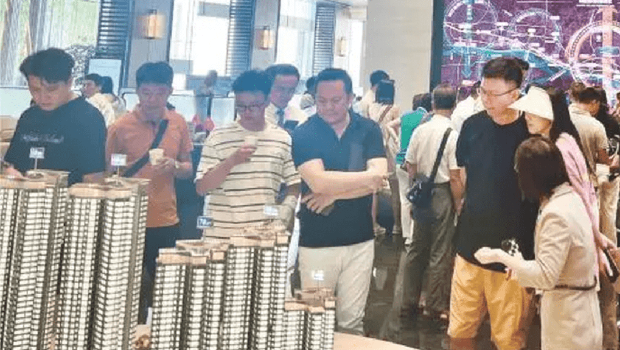 廣州市黃埔區(qū)一樓盤銷售大廳。