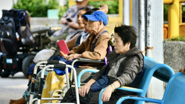 議員質疑大灣區(qū)養(yǎng)老欠監(jiān)管機制 議員質疑大灣區(qū)養(yǎng)老欠監(jiān)管機制