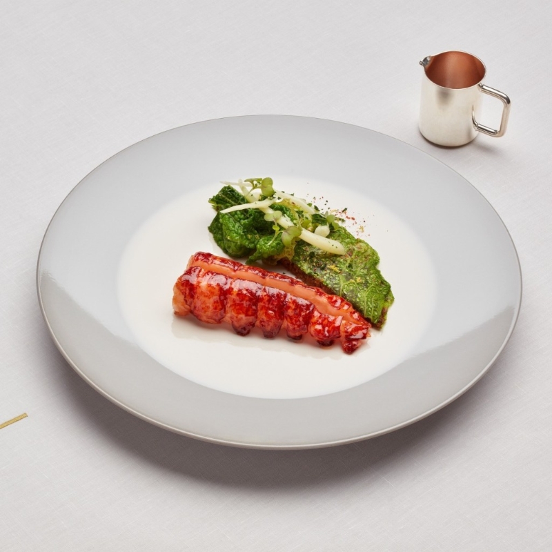 當(dāng)中包括招牌菜地中海紅蝦、精致魚凍。