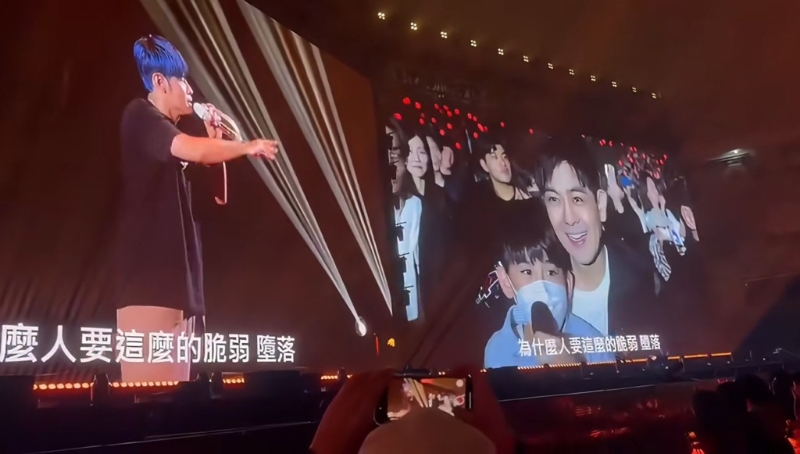 林志穎細仔與偶像周杰倫合唱《稻香》。