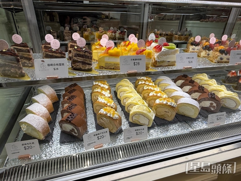 各款口味的生乳卷、咖啡合桃蛋糕、慕絲蛋糕