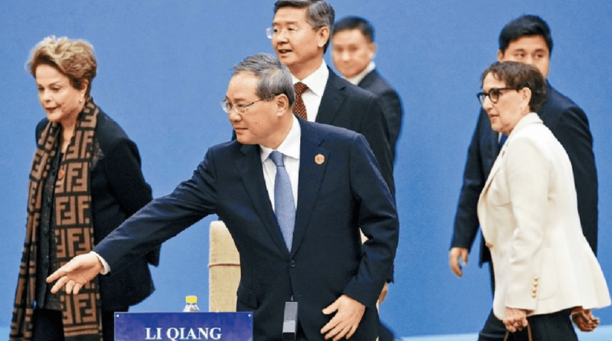 國務(wù)院總理李強日前與10間國際經(jīng)濟組織負責(zé)人舉行「1+10」對話會期間，不點名批評「一些國家動輒加征關(guān)稅」，提高貿(mào)易壁壘。