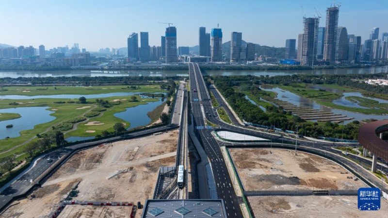 澳門輕軌從蓮花站開往橫琴站