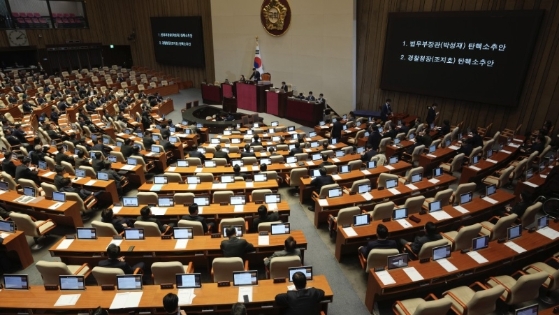 韓國國會繼續(xù)討論彈劾法務(wù)部長官樸成宰及警察廳長趙智浩。