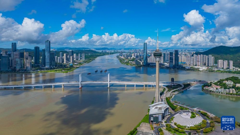 這是7月8日拍攝的澳門半島、橫琴及珠海景色（無人機照片）。新華社