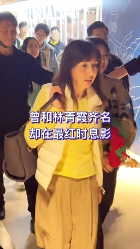 12月10日，柏安妮低調(diào)現(xiàn)身沙田欣賞大女兒許恩怡（Natalie）與鄭伊健、陳卓賢（Ian）和蔡思韻主演的《久別重逢》首映禮。