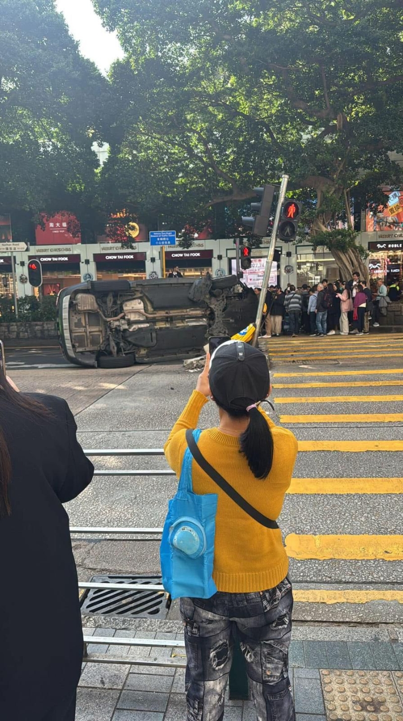 今日(13日) 中午尖沙咀彌敦道近加連威老道 The One 對(duì)出，發(fā)生交通意外。