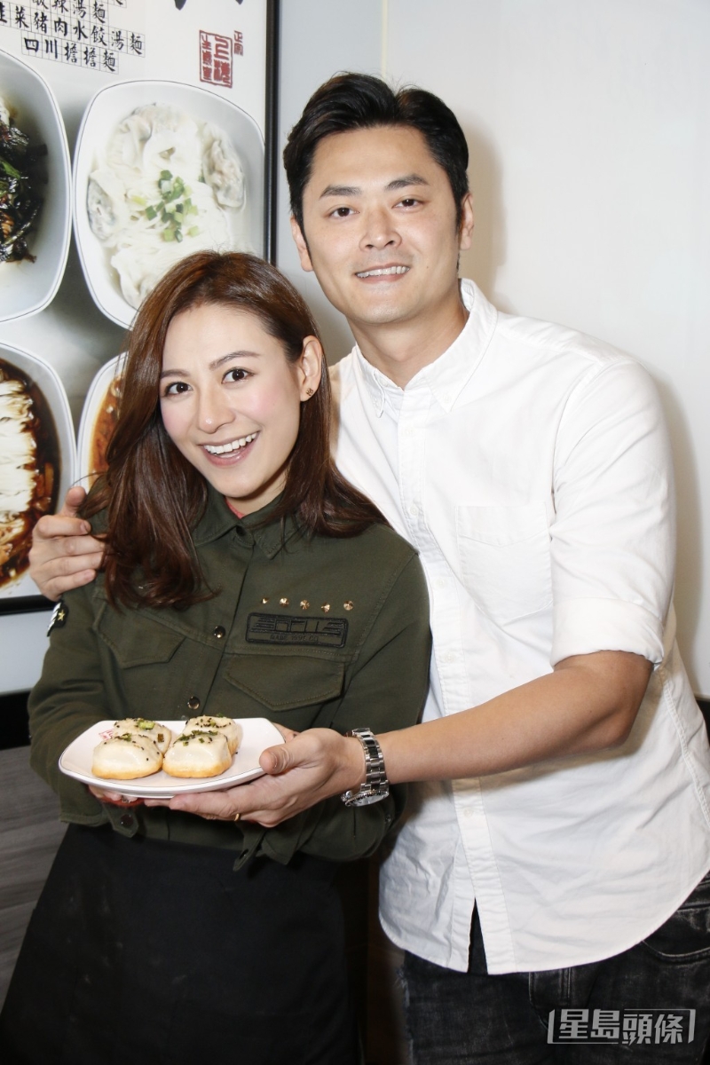 江若琳與蕭唯展同期出道，認(rèn)識(shí)近10年才相戀。