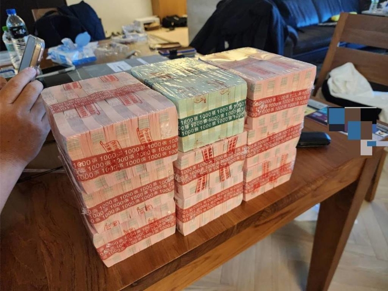 臺警12月11日偵破色情網(wǎng)站“Fans17”，起出大筆現(xiàn)金。