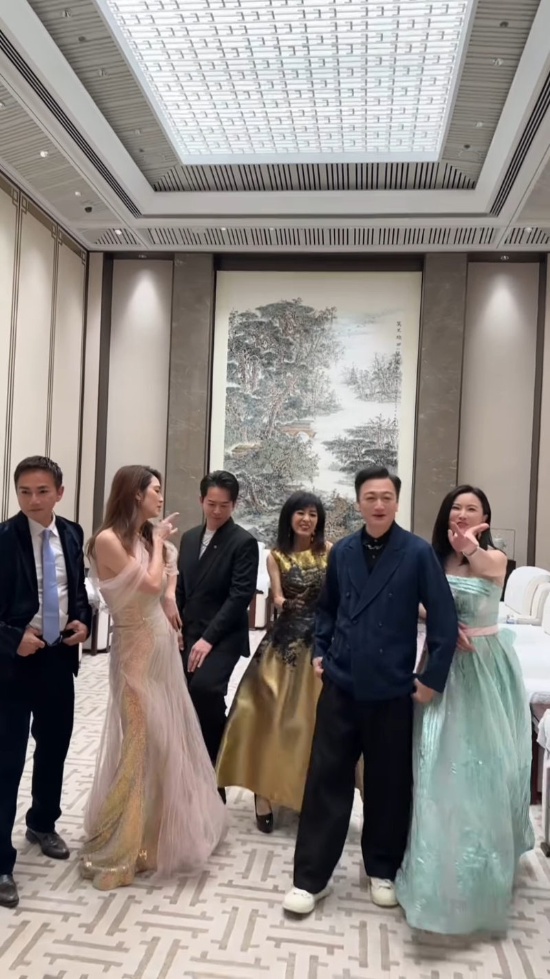 米雪拉開陶大宇，洪欣看見時(shí)爆笑。