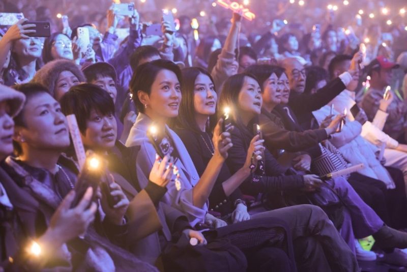 陳慧琳和梁詠琪有份睇騷。