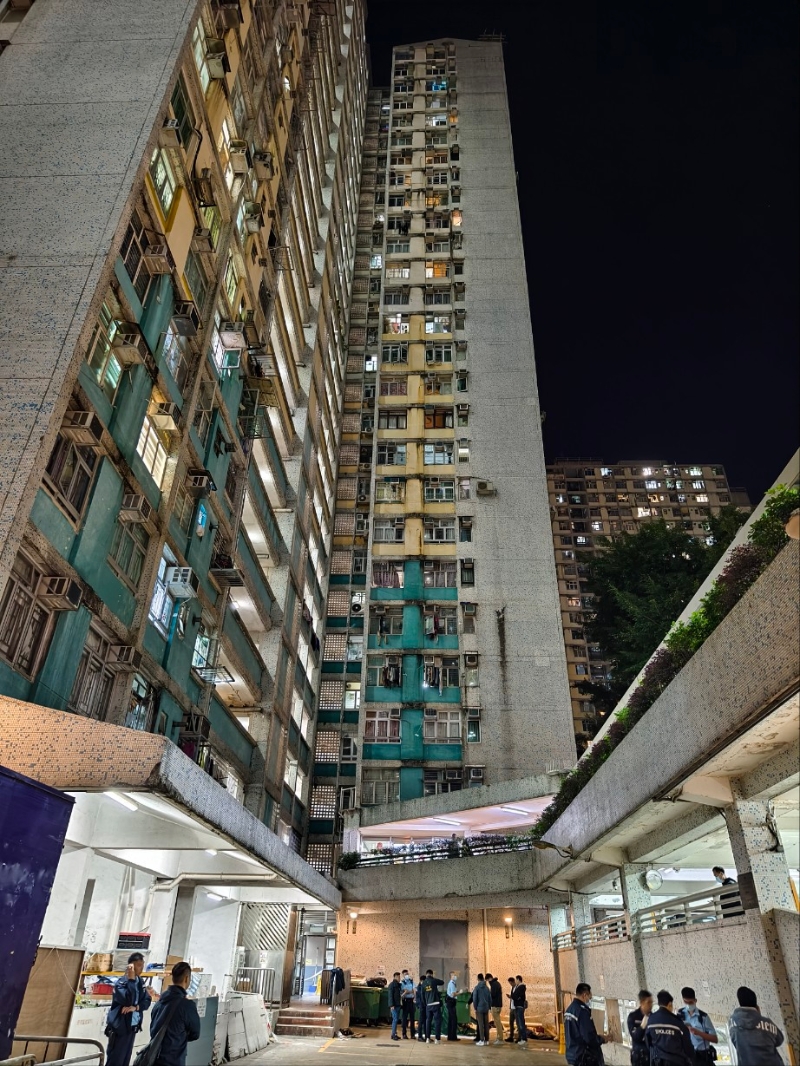 現(xiàn)場為上水太平邨平靜樓。 尹敬堂攝