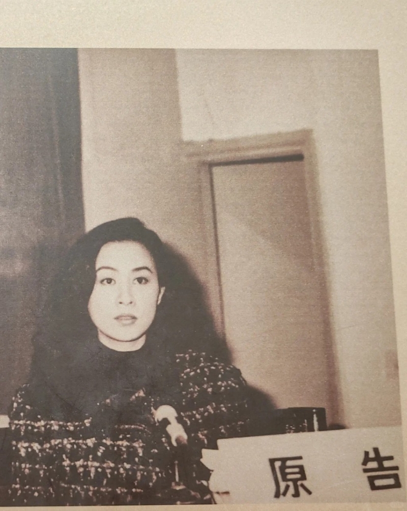 網(wǎng)民大贊當時的劉嘉玲樣子很清純，更討論官司的內容。